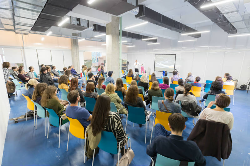Prima biblioteca de materiale din Romania