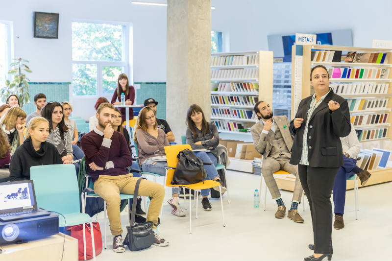 Prima biblioteca de materiale din Romania