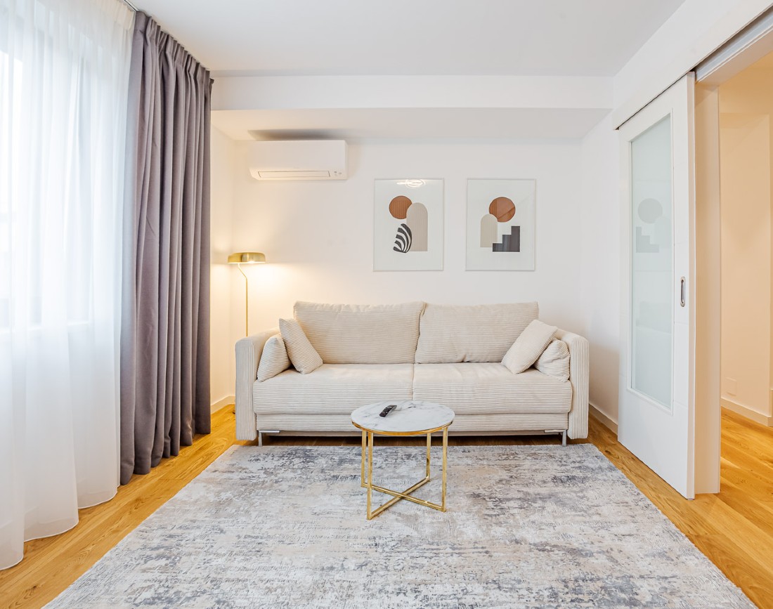 Amenajare interior living nuante deschise