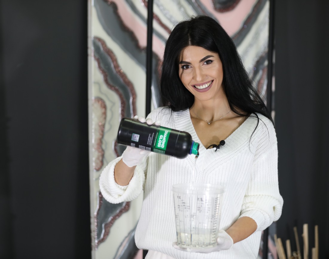 Georgiana Aldescu, resin artist