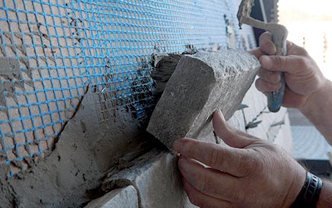 Cum montam piatra naturala