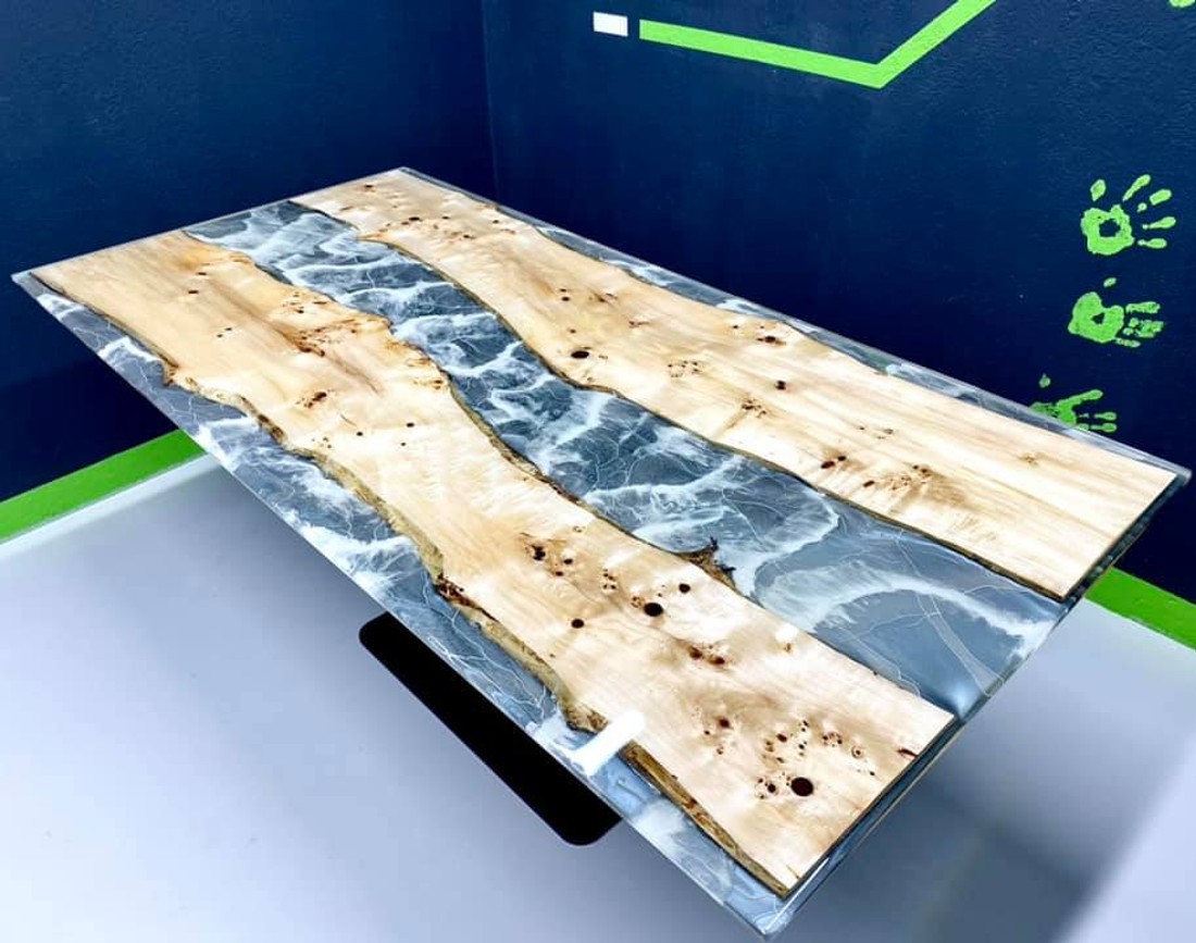 Masa de dining din lemn si rasina epoxidica