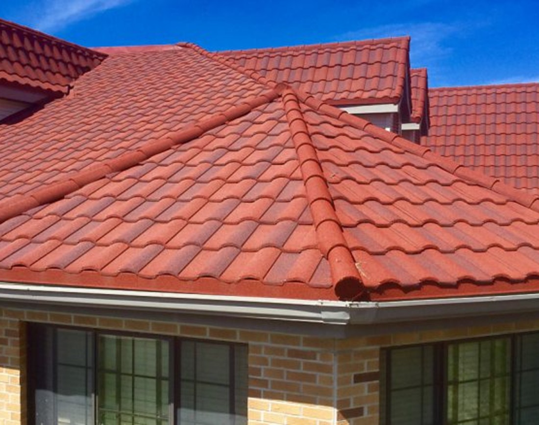 Model de acoperis tigla metalica rosie