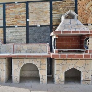 Set Mobilier Gradina Family, Traditional (Gratar Mediu, Carbune/Lemn, Masa, Lavoar) - piatra poligonala, caramida