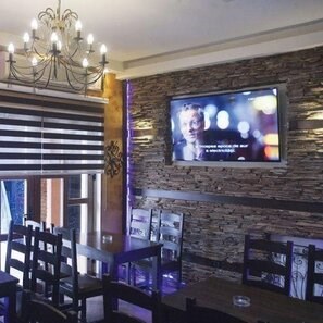 Ardezie Rusty Brown 3D Strips | Piatra Decorativa pt. Placari Verticale, Exterior-Interior (10-12 mp/palet)