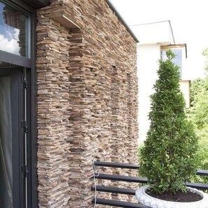 Ardezie Rusty Brown 3D Strips | Piatra Decorativa pt. Placari Verticale, Exterior-Interior (10-12 mp/palet)