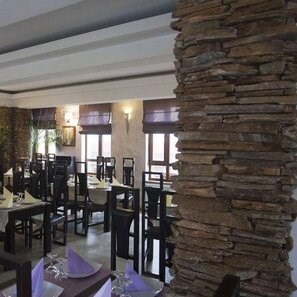 Ardezie Rusty Brown 3D Strips | Piatra Decorativa pt. Placari Verticale, Exterior-Interior (10-12 mp/palet)