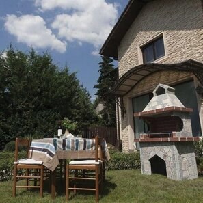 Gratar Gradina Traditional Mediu (Carbune/Lemn, 120x70x210 cm, piatra naturala Rhodos, caramida)
