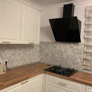 Мозаика из мрамора Bianco Carrara, кубический дизайн, матовый