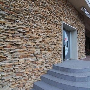 Ardezie Homa 3D Strips | Piatra Decorativa pt. Placari Verticale, Exterior-Interior (10-12 mp/palet)