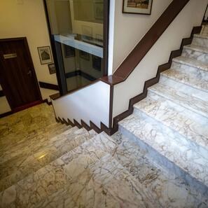 Piese Speciale Marmura Arabescato Oro Polisata, 2 cm - Proiecte Speciale