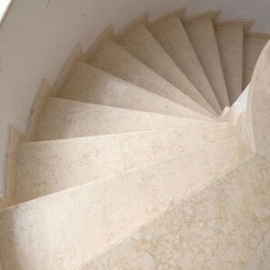 Limestone Sunny Dream Polisata, 2 cm (doar interior) – Blaturi, Trepte, Glafuri si Piese Personalizate