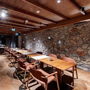 Полигональная скала Акрон Мрамор