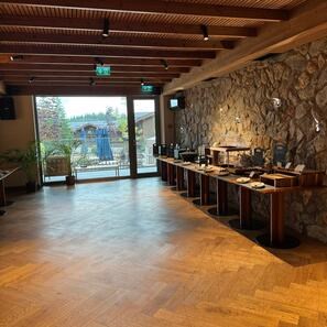 Полигональная скала Акрон Мрамор