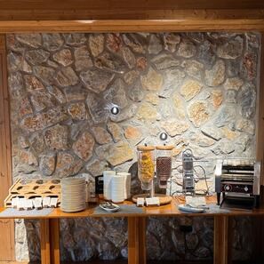 Полигональная скала Акрон Мрамор