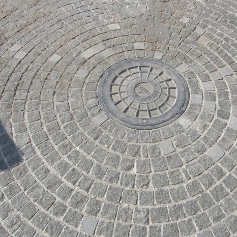 Натуральный гранитный кубический камень цвета серого антрацита, 10 x 10 x 5 см