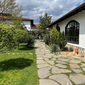 Ardezie Poligonala Homa Lespezi – Piatra Naturala pt. Pavaje, Pasi Gradina, Alei (1 mp = 3–5 bucati, 10mp/palet)