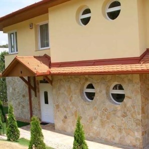 Ardezie Poligonala Rhodos - Piatra Naturala pt. Interior / Exterior | Fatade, Pavaje si Alei (1 mp = 10–14 bucati)